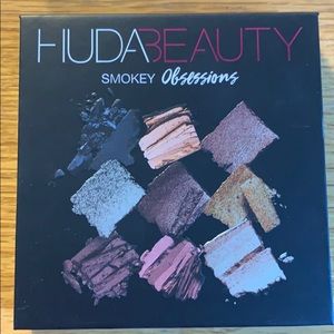 NWT HUDA BEAUTY SMOKEY OBSESSIONS PALETTE